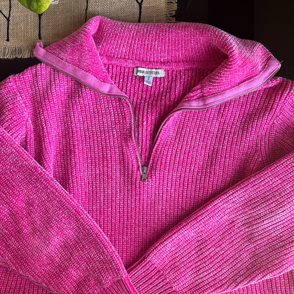 Urban Outfitters Sweater pink chenille Size Small